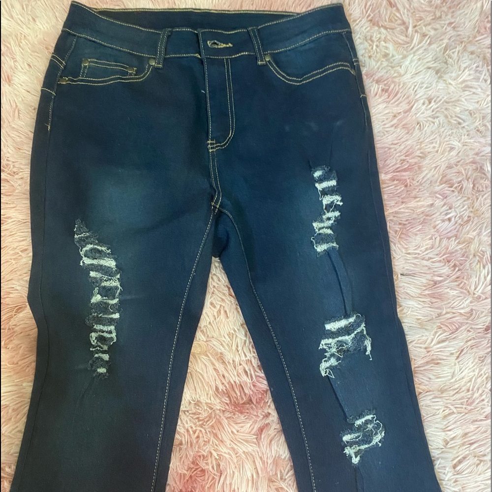Stretchy almost new Capri, size 11/12